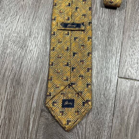 BRIONI TIE Geometric on Gold Brown Pleated Silk Necktie - Picture 7 of 10